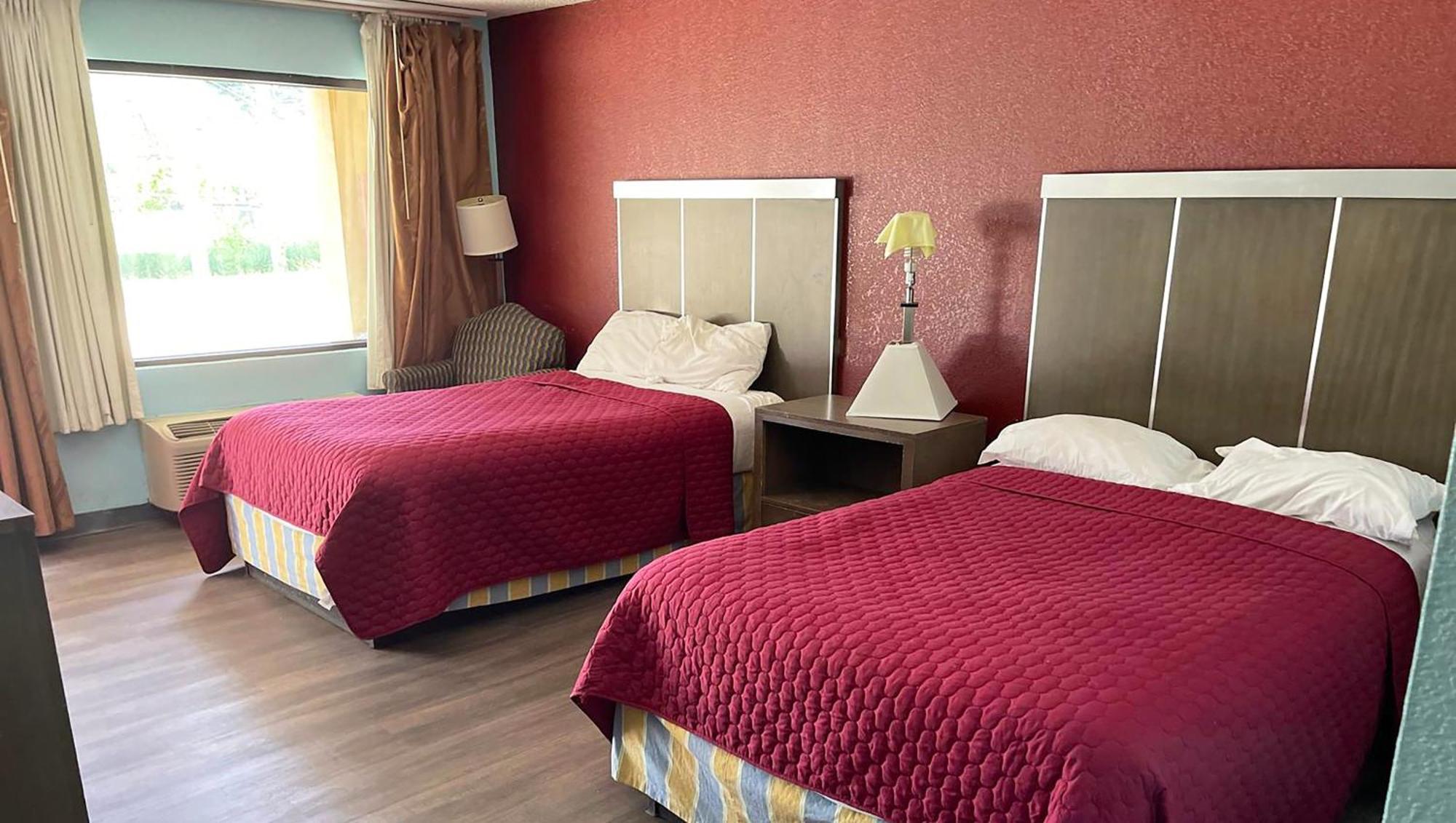 Mayfair Inn Уильямстон Экстерьер фото