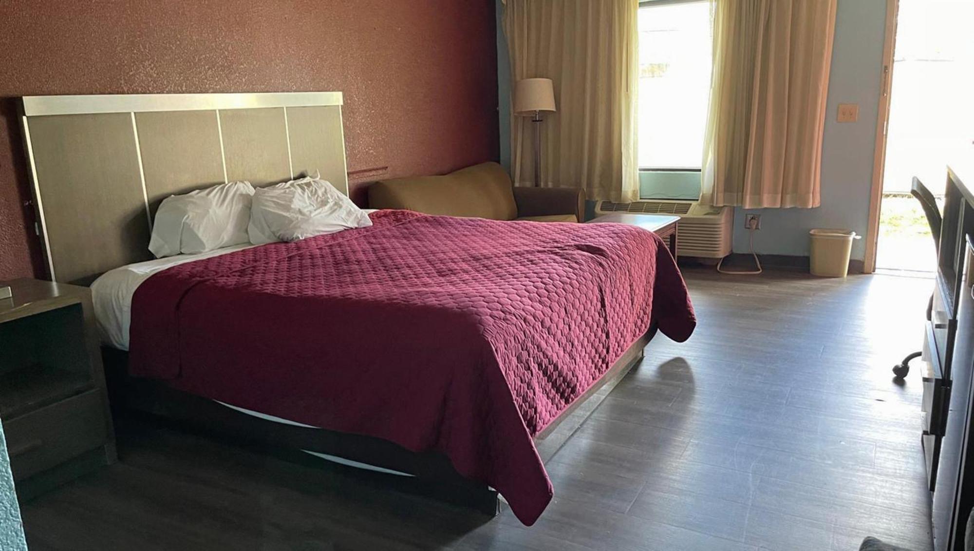 Mayfair Inn Уильямстон Экстерьер фото