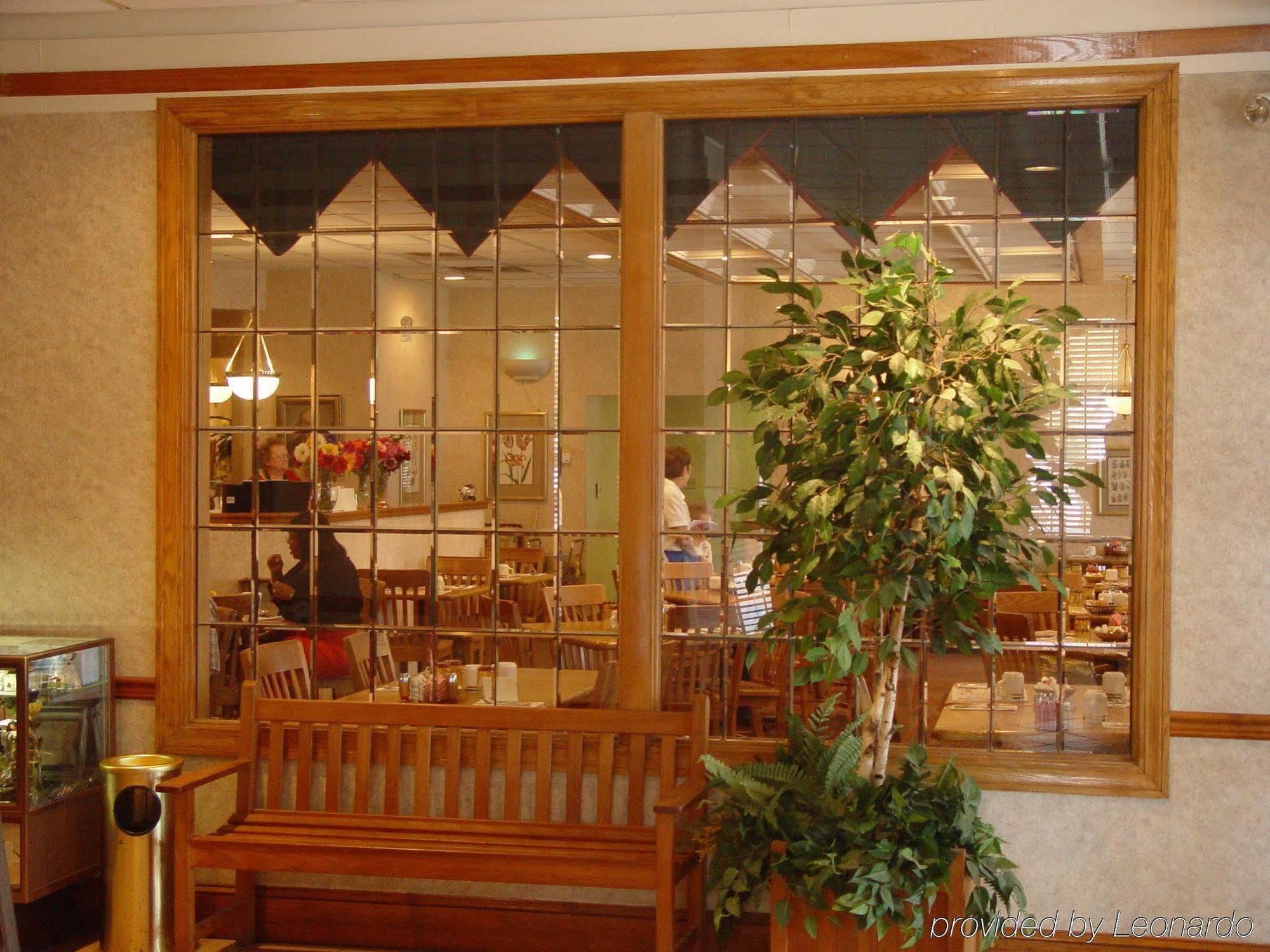 Mayfair Inn Уильямстон Ресторан фото